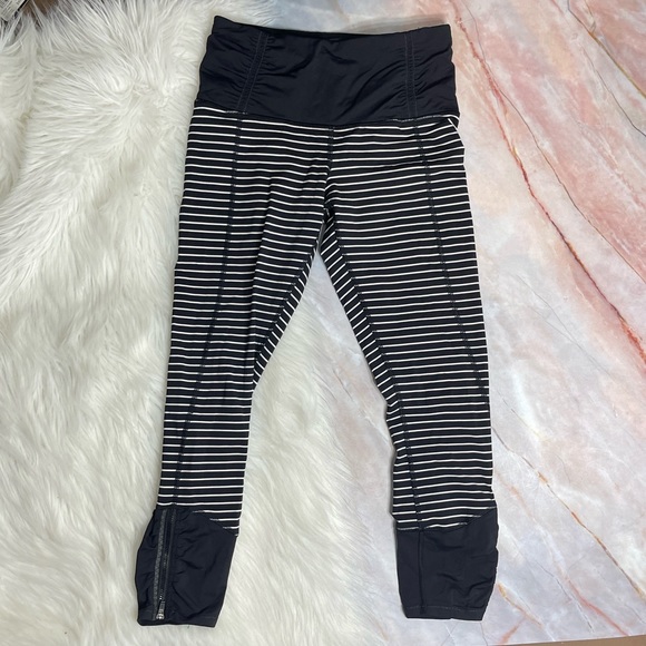 LULULEMON Runday Crop SIZE 4 - Picture 4 of 6